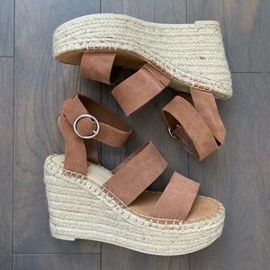 SOLD Dolce Vita Wedges 🔥